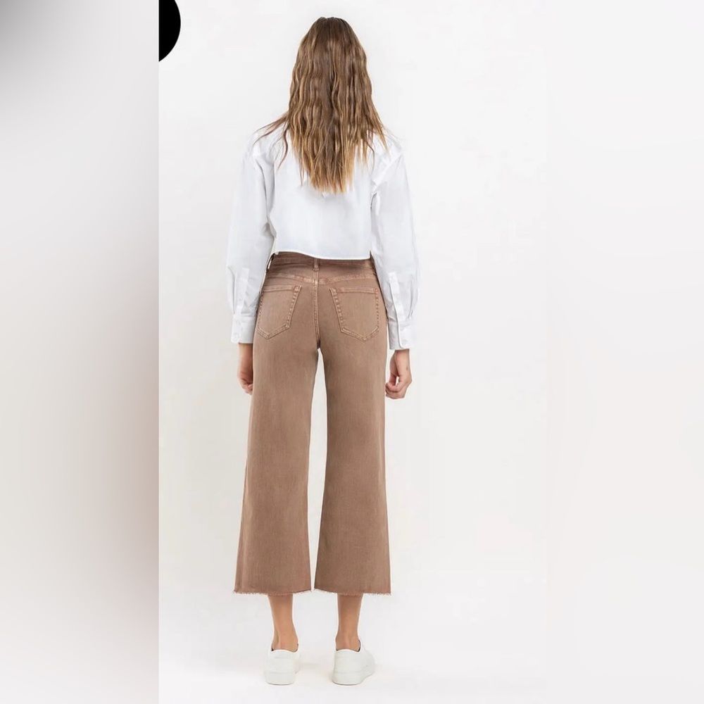 NWT Olivia High Rise Crop
Wide Leg Jeans |
Chocolate Malt |
VERVET - Picture 3 of 6
